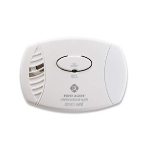 First Alert 1039734 Plug-in Carbon Monoxide Alarm with Battery Backup