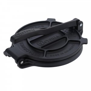Victoria 8 Inches Cast Iron Tortilla Press, Roti Maker and Tortilladora, Pataconera Seasoned with Flaxseed Oil, Made in Colombia, Traditional Style, Black