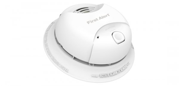 First Alert 0827B 10-Year Sealed-Battery Ionization Smoke Alarm