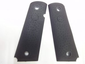 Hogue 45090 1911 Govt. Model: Cobblestone Rubber Panels With Palm Swells - Black
