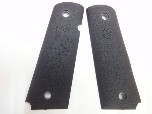 Hogue 45090 1911 Govt. Model: Cobblestone Rubber Panels With Palm Swells - Black