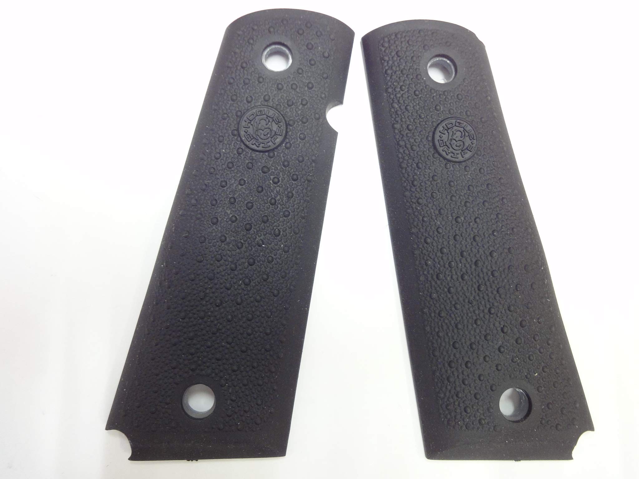 Hogue 45090 1911 Govt. Model: Cobblestone Rubber Panels With Palm Swells - Black
